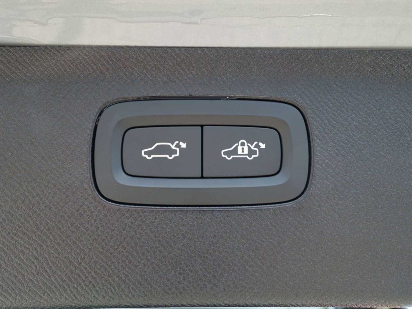 Volvo  Recharge Ultimate T8 AWD/Massage/Pano/B&W