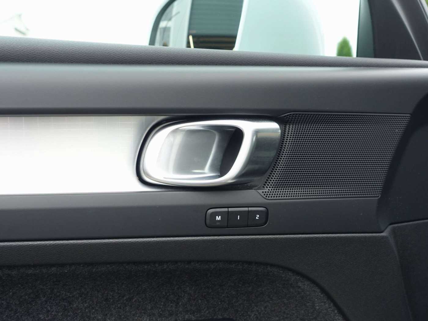 Volvo  Core B3 Mild-Hybrid/Kamera/Pilot/Memory/LED