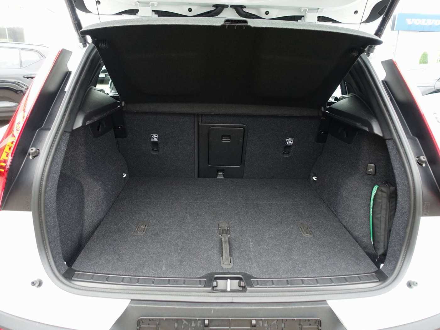 Volvo  Core B3 Mild-Hybrid/Kamera/Pilot/Memory/LED