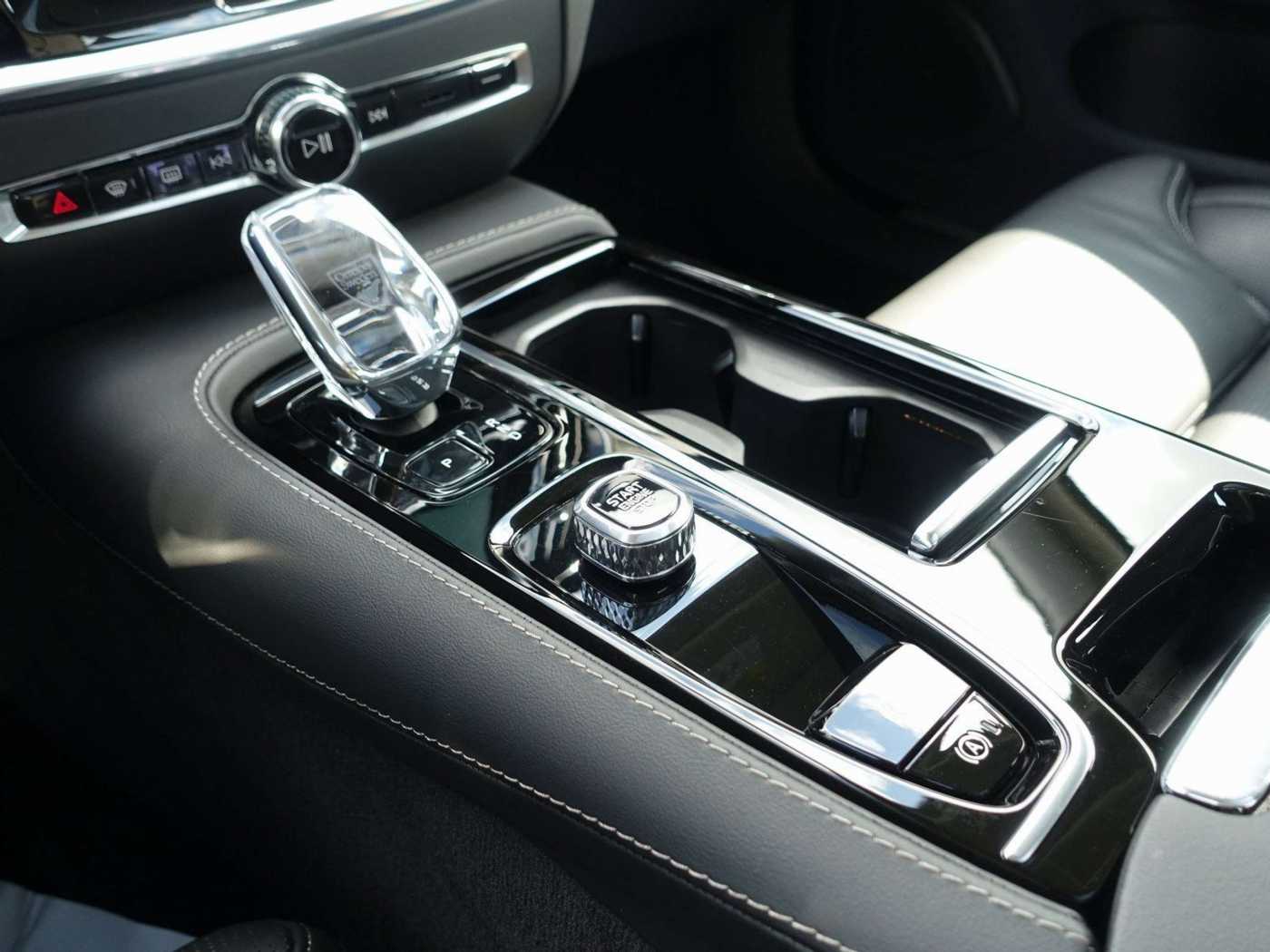 Volvo  Recharge Ultimate T8 AWD/Massage/360°/B&W