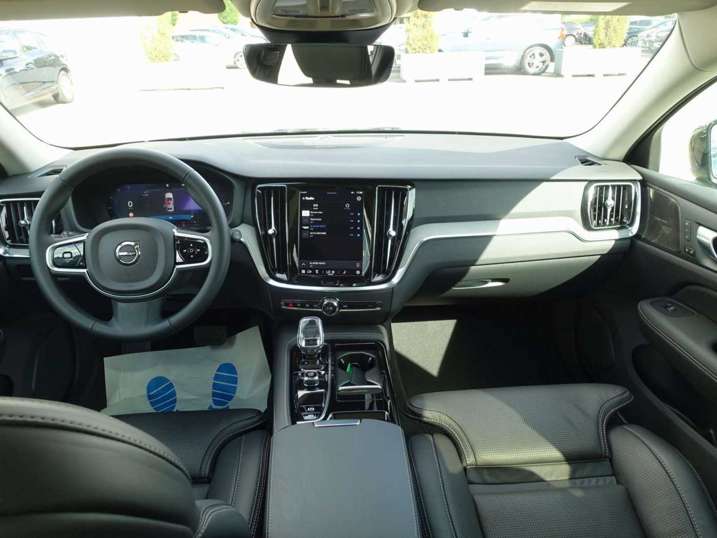 Volvo  Plus T6 AWD Plug-in Hybrid/Pano/360°/AHK