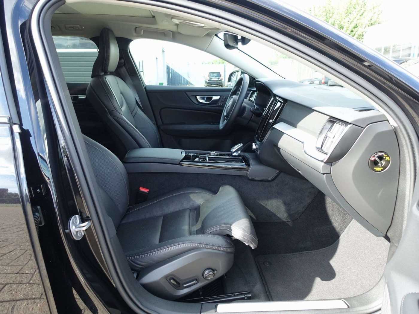 Volvo  Plus T6 AWD Plug-in Hybrid/Pano/360°/AHK