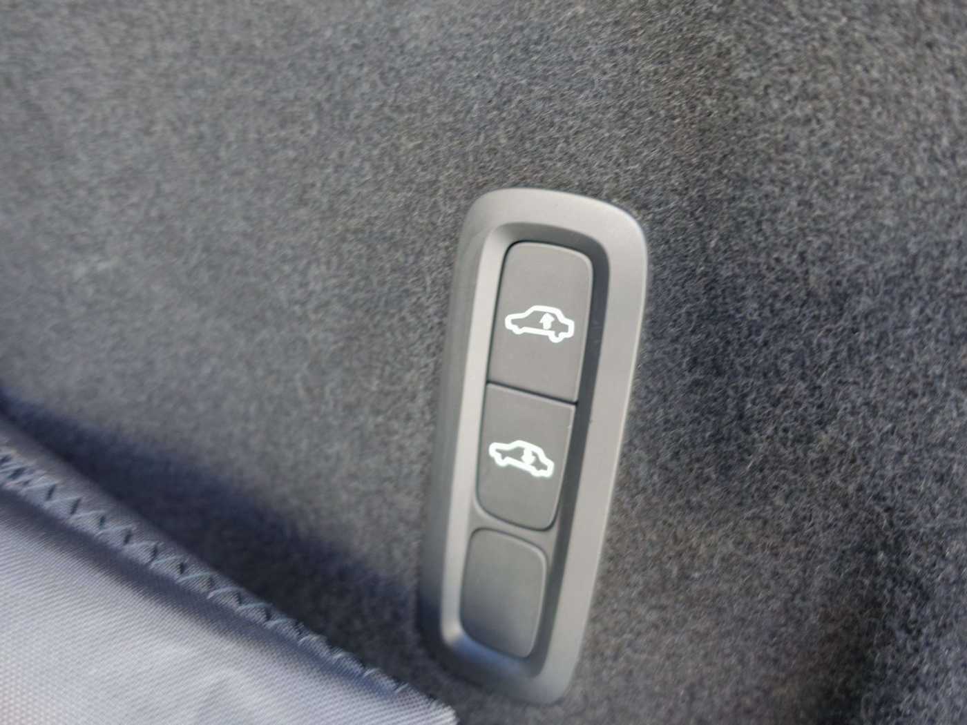 Volvo  Recharge Black Edition Plus T6 AWD/360°/