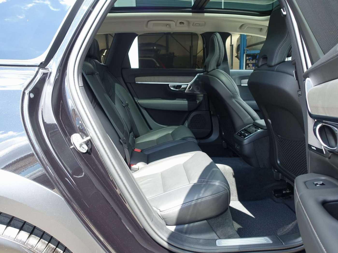 Volvo  Ultimate B5 AWD/B&W/Massage