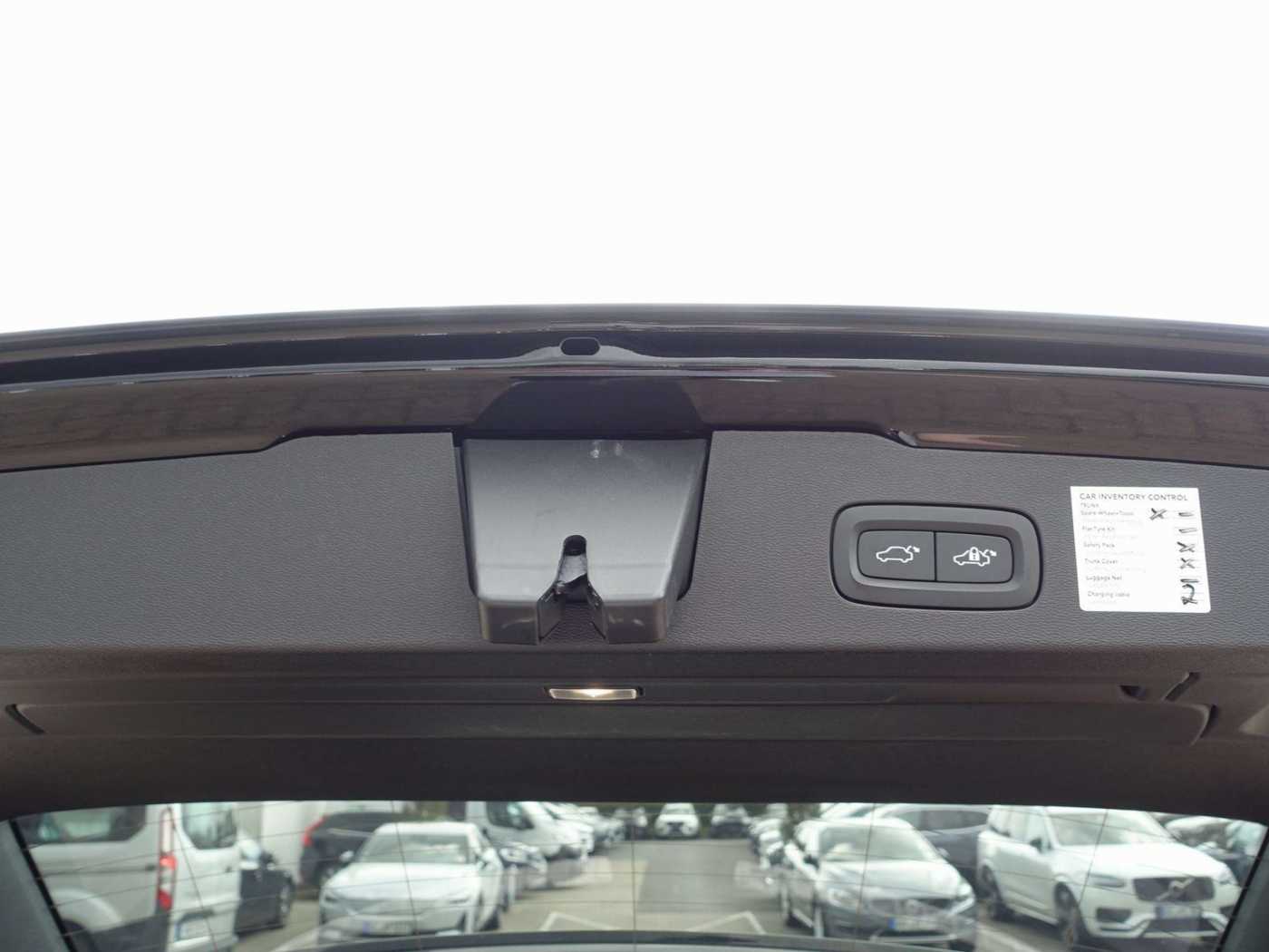 Volvo  Ultra Dark T6 AWD Plug-in Hybrid B&W/AHK/360
