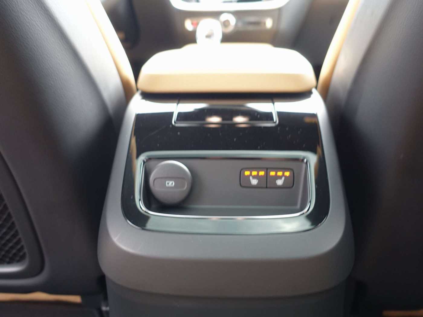 Volvo  Ultra Dark T6 AWD Plug-in Hybrid B&W/AHK/360