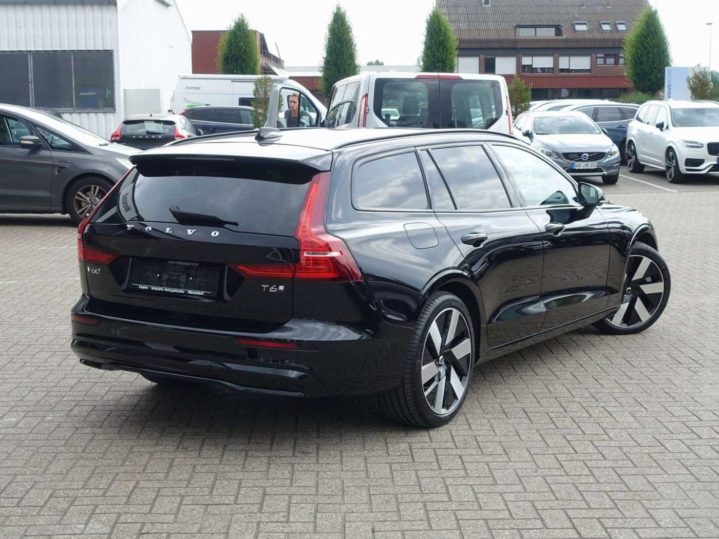 Volvo  Ultra Dark T6 AWD Plug-in Hybrid B&W/AHK/360