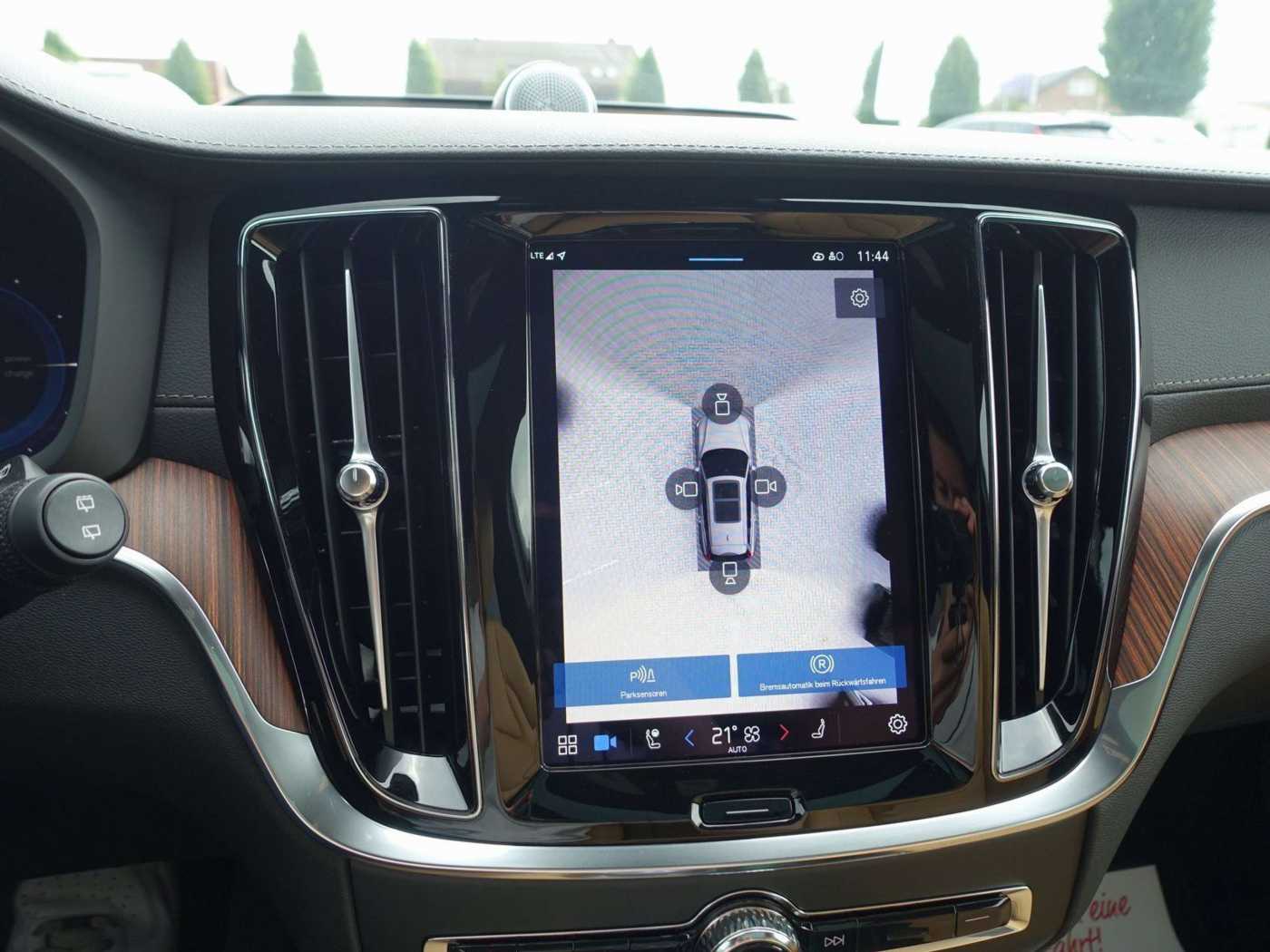 Volvo  Ultra Dark T6 AWD Plug-in Hybrid B&W/AHK/360