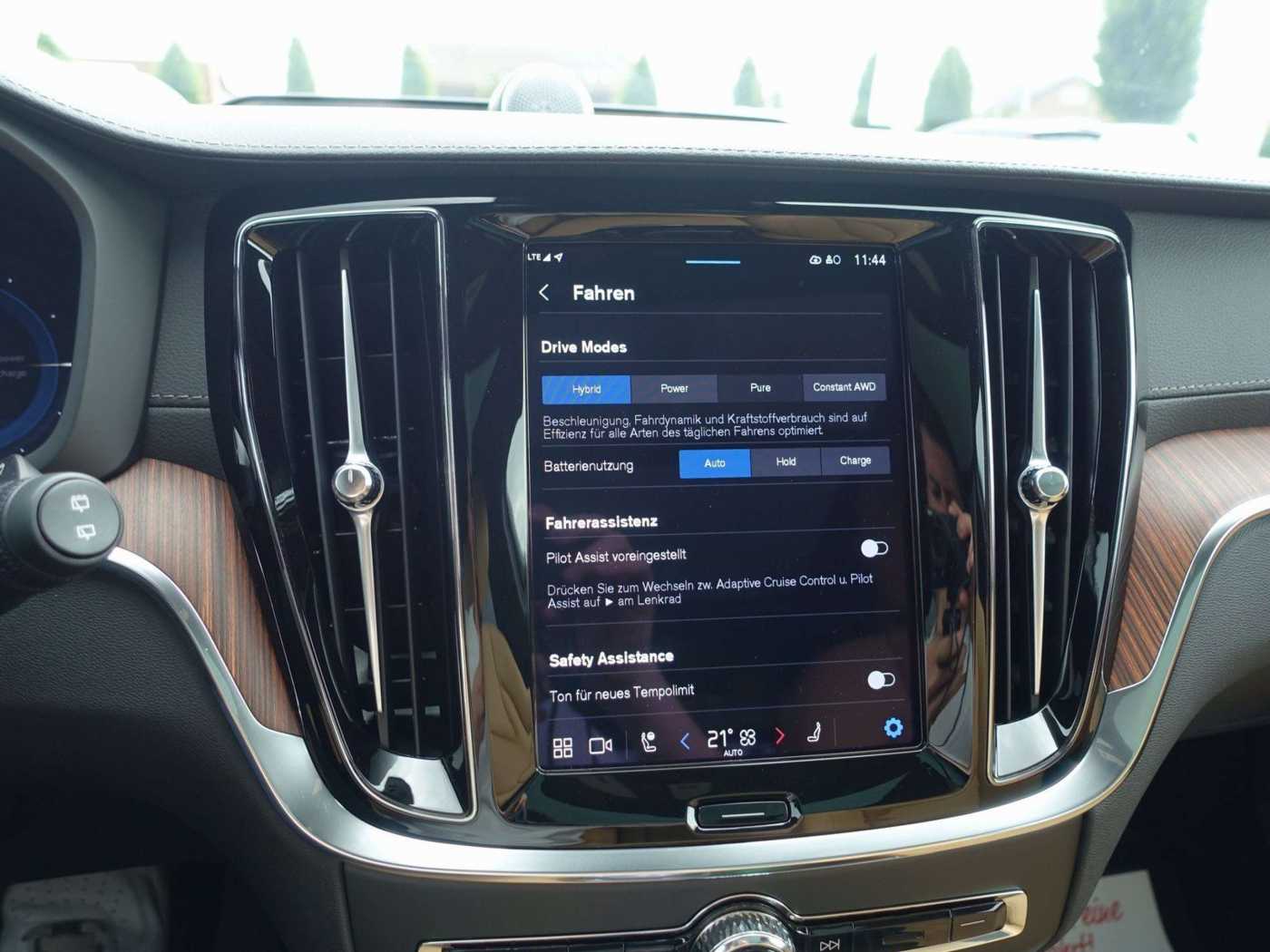 Volvo  Ultra Dark T6 AWD Plug-in Hybrid B&W/AHK/360