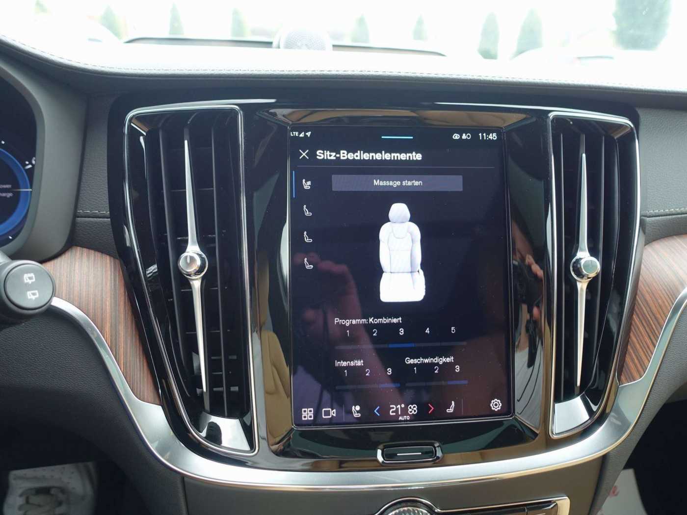 Volvo  Ultra Dark T6 AWD Plug-in Hybrid B&W/AHK/360