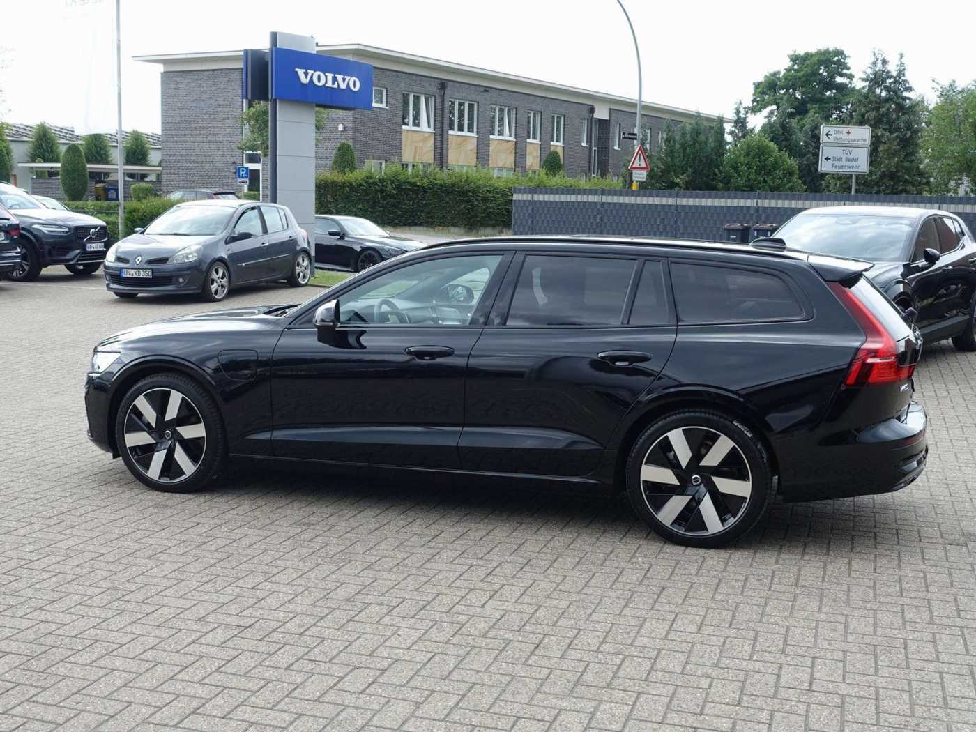 Volvo  Ultra Dark T6 AWD Plug-in Hybrid B&W/AHK/360
