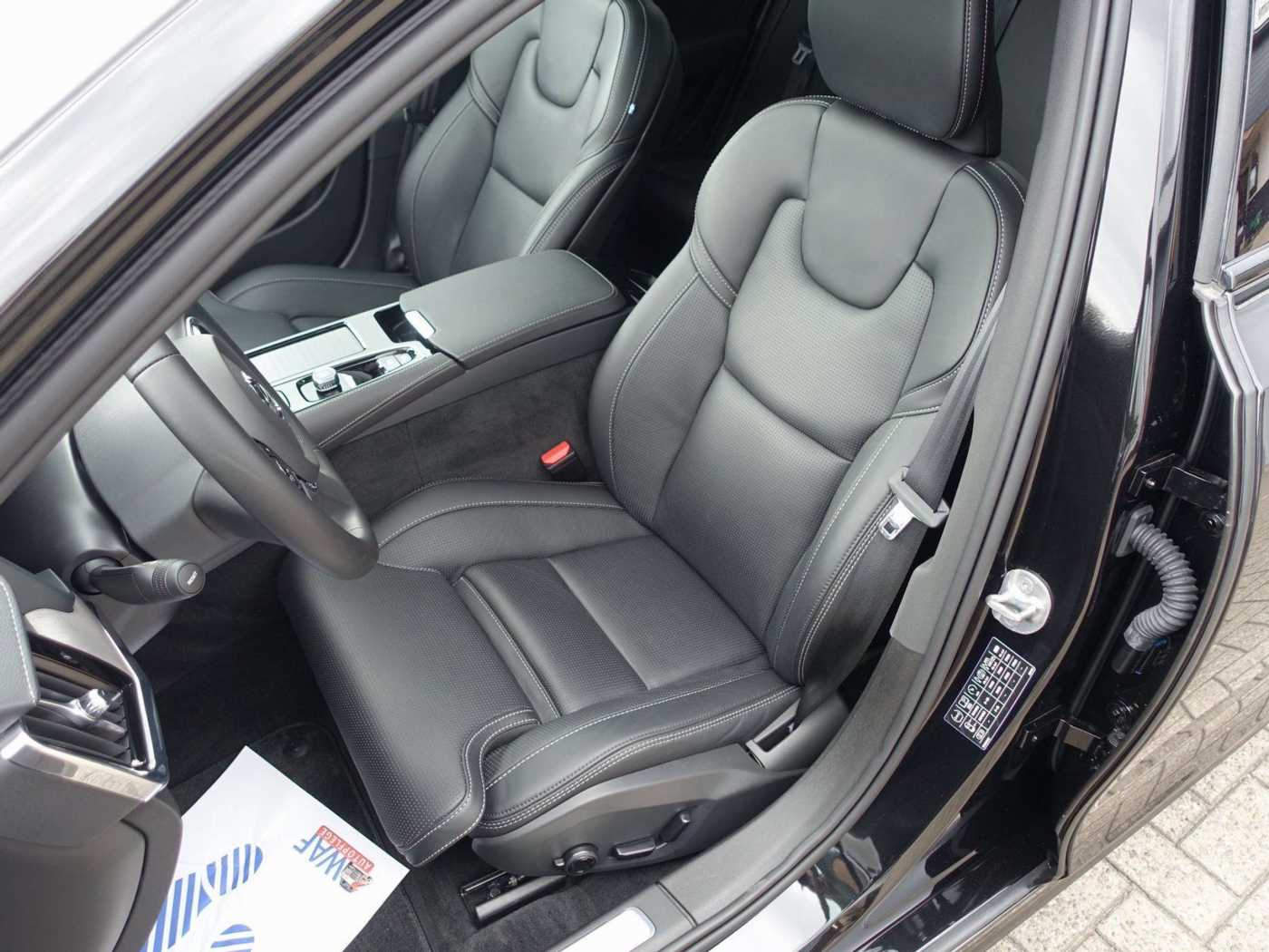 Volvo  Recharge Ultimate T8 AWD B&W/HUD/SHD/360°