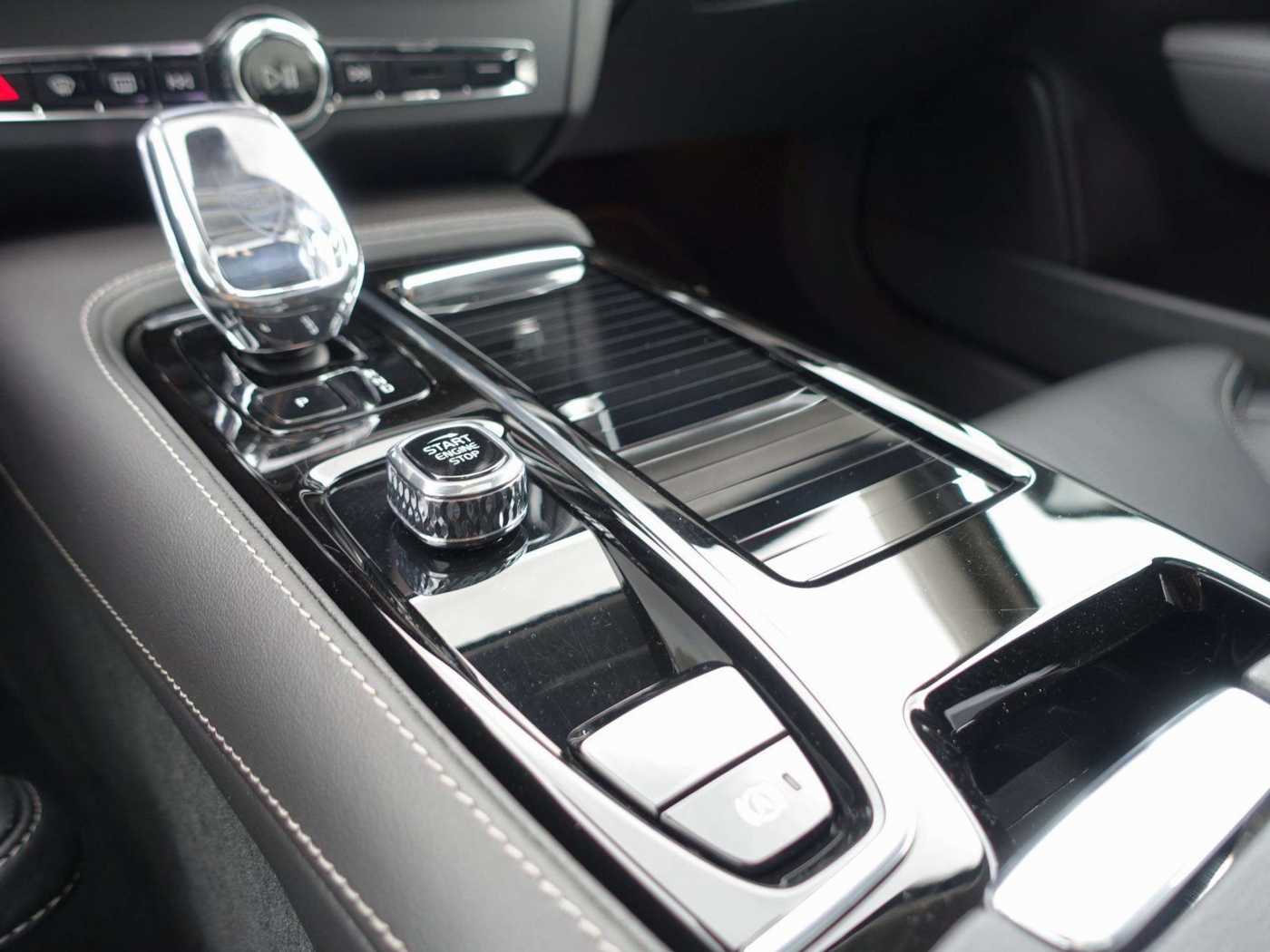 Volvo  Recharge Ultimate T8 AWD B&W/HUD/SHD/360°