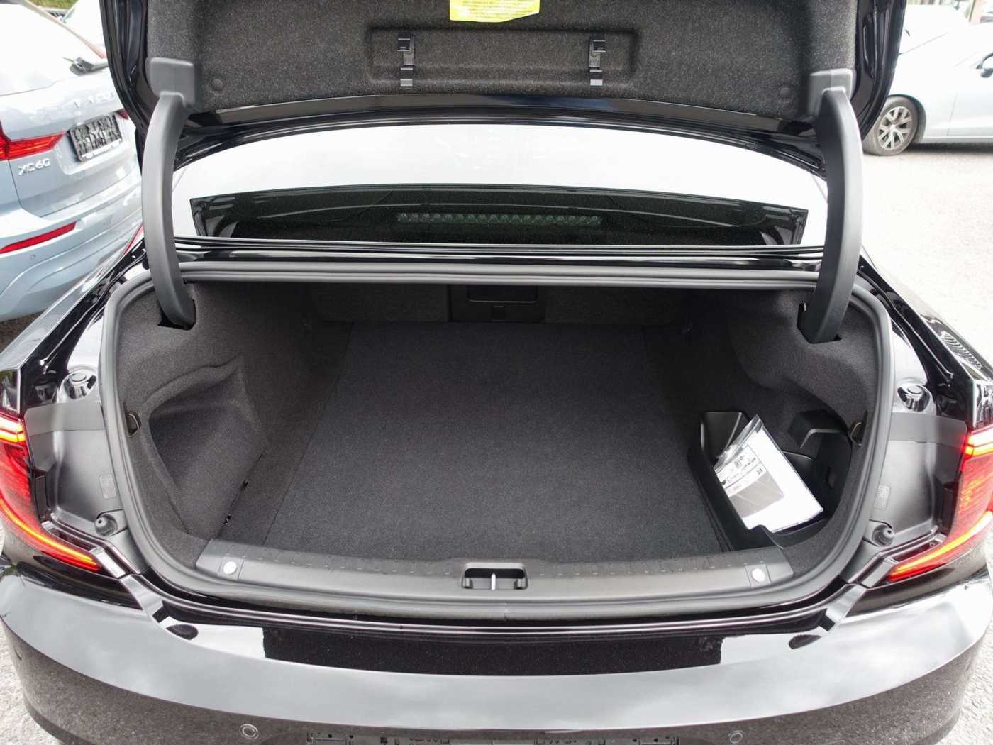 Volvo  Recharge Ultimate T8 AWD B&W/HUD/SHD/360°