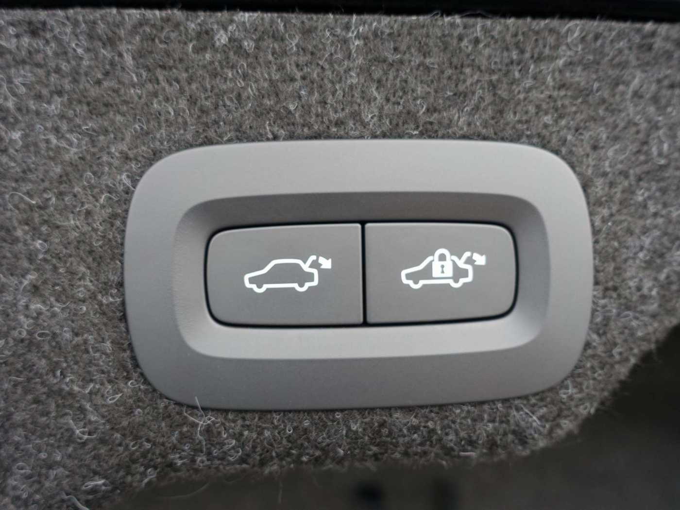 Volvo  Recharge Ultimate T8 AWD B&W/HUD/SHD/360°