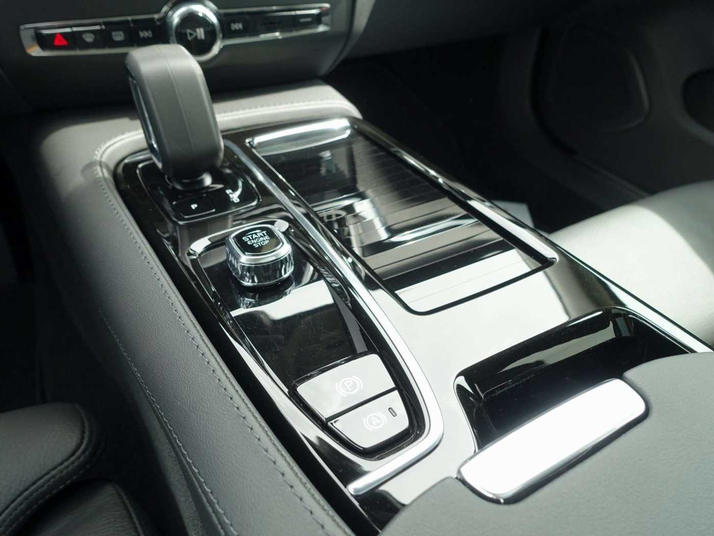 Volvo  Ultra T6 AWD Plug-in Hybrid/360°Cam/AHK/BLIS