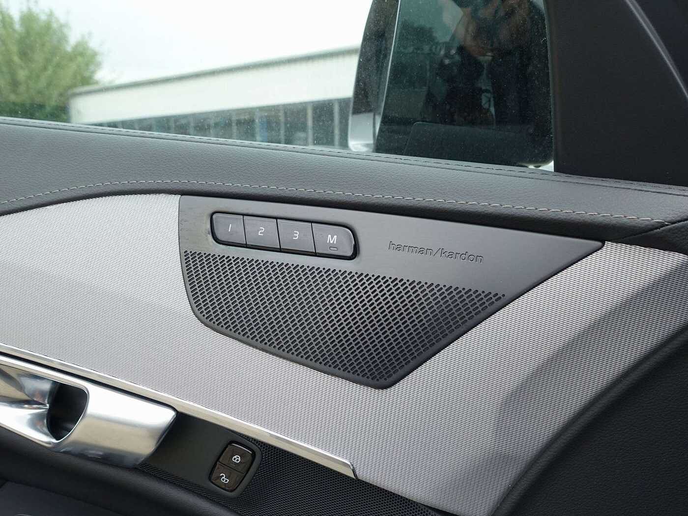 Volvo  Ultra T8 AWD Plug-in Hybrid/360°Cam/AHK/22'