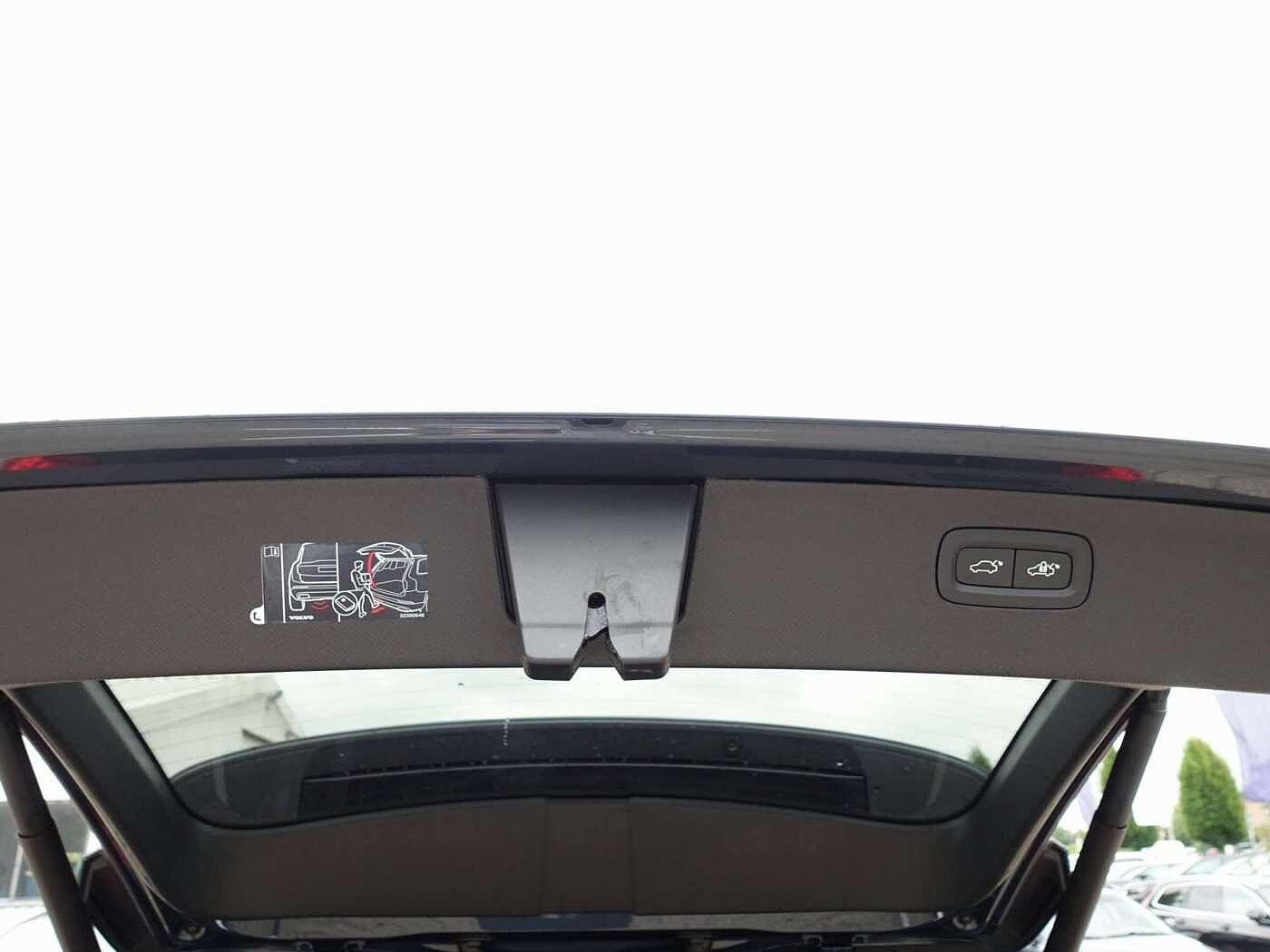 Volvo  Ultra T8 AWD Plug-in Hybrid/360°Cam/AHK/22'