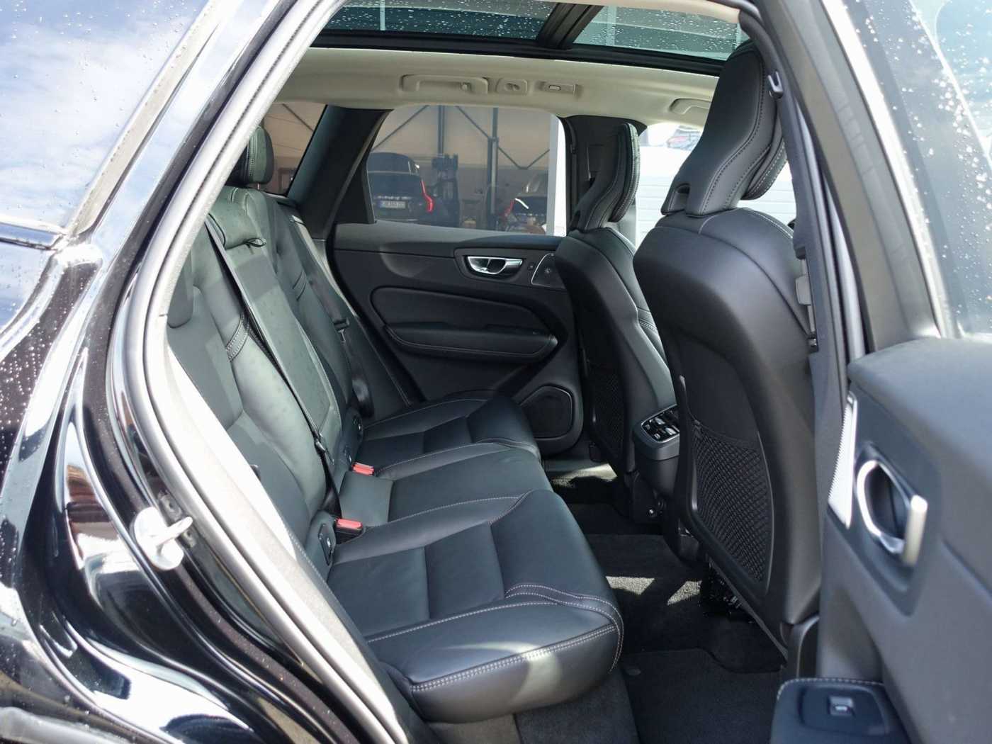 Volvo  Ultra Dark B5 AWD/Four-C/360°Cam/Massage