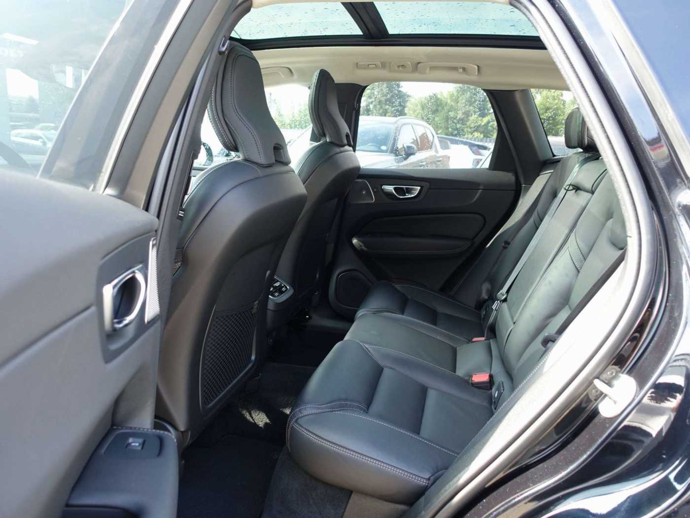 Volvo  Ultra Dark B5 AWD/Four-C/360°Cam/Massage