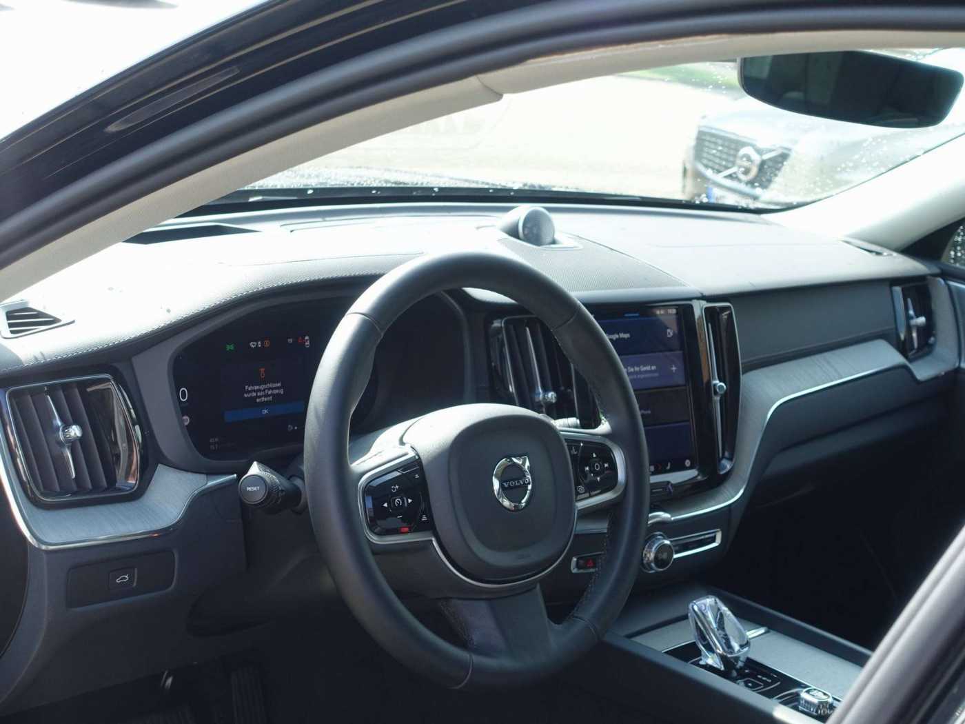 Volvo  Ultra Dark B5 AWD/Four-C/360°Cam/Massage