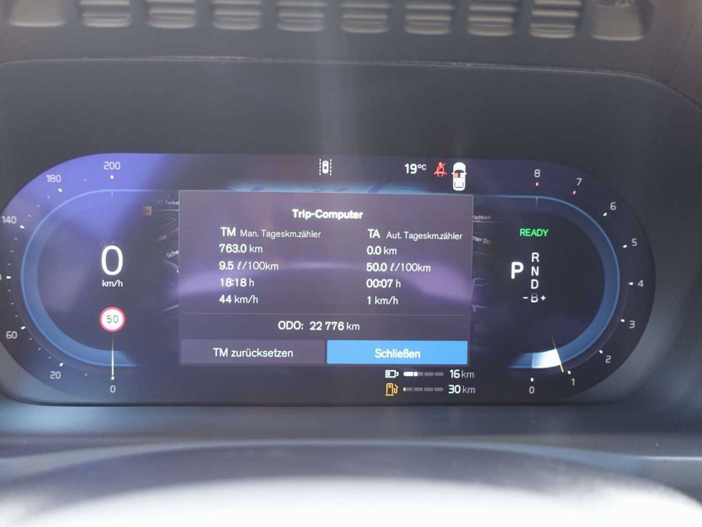 Volvo  Plus T8 AWD Plug-in Hybrid/FourC/AHK/B&W