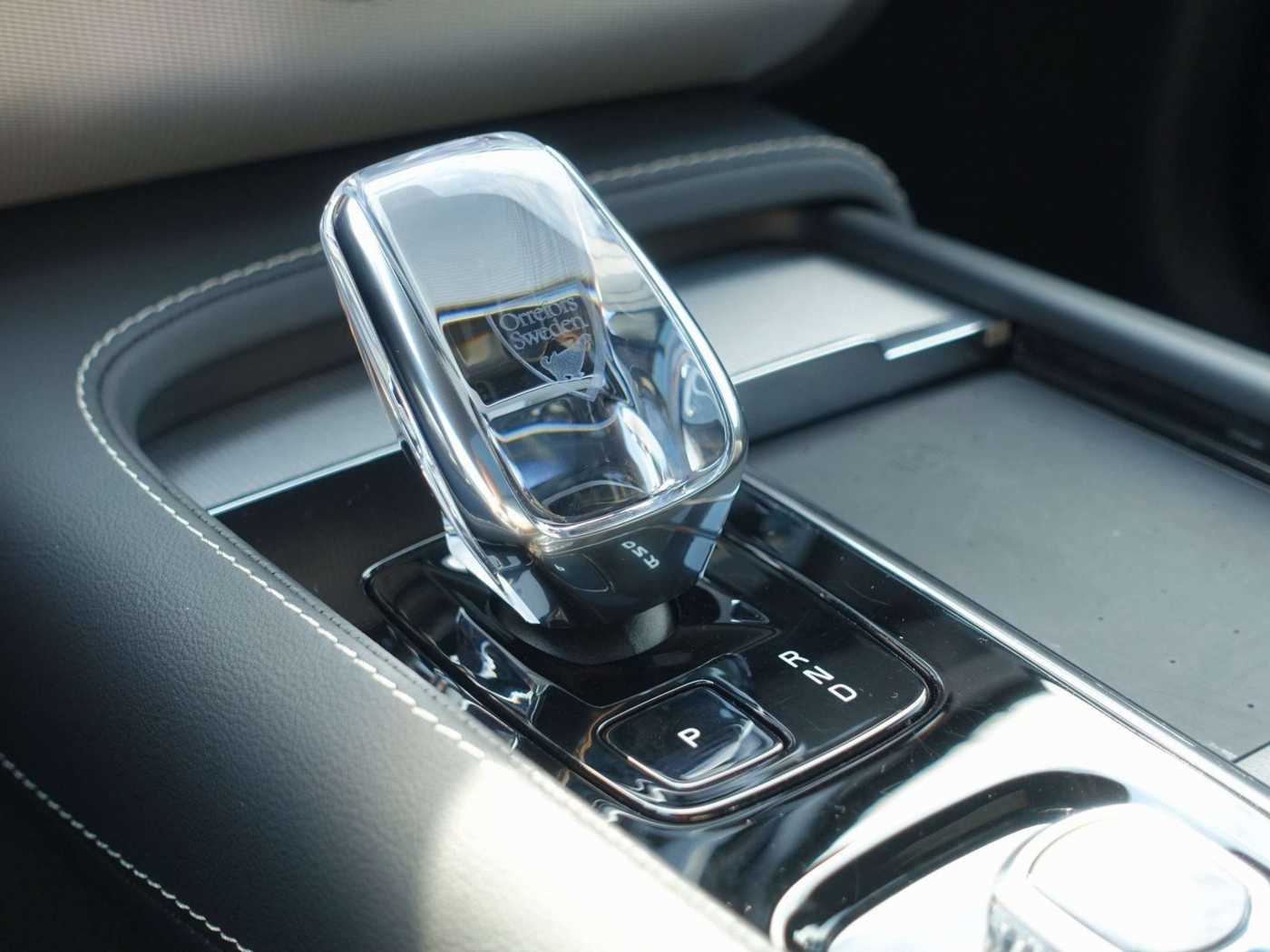 Volvo  Plus T8 AWD Plug-in Hybrid/FourC/AHK/B&W