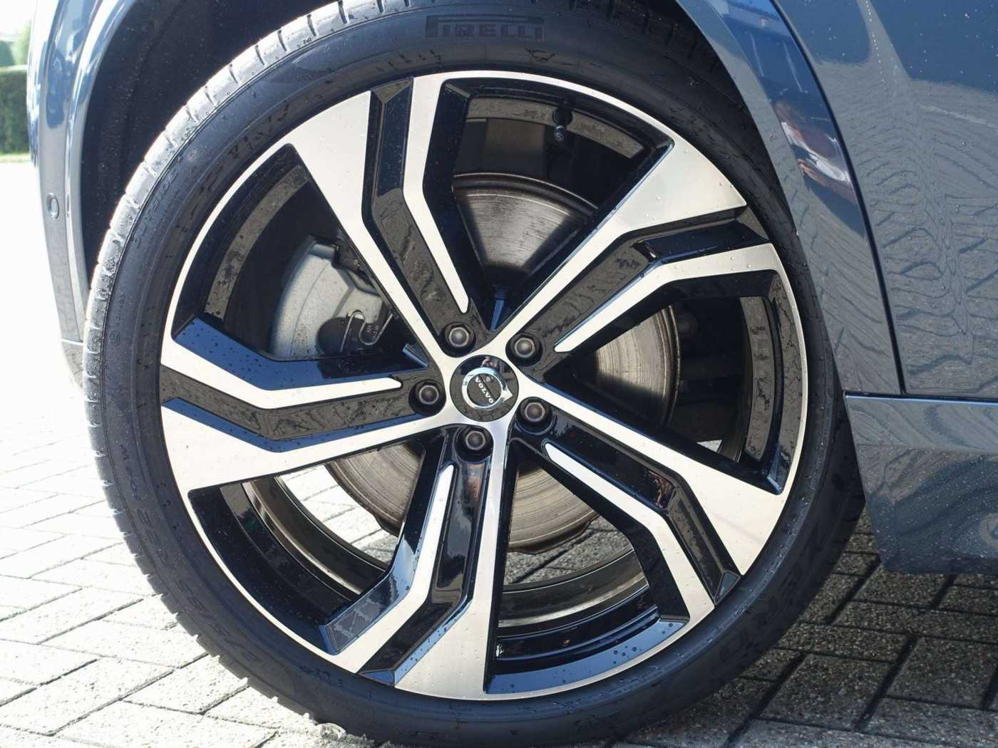 Volvo  Plus T8 AWD Plug-in Hybrid/FourC/AHK/B&W