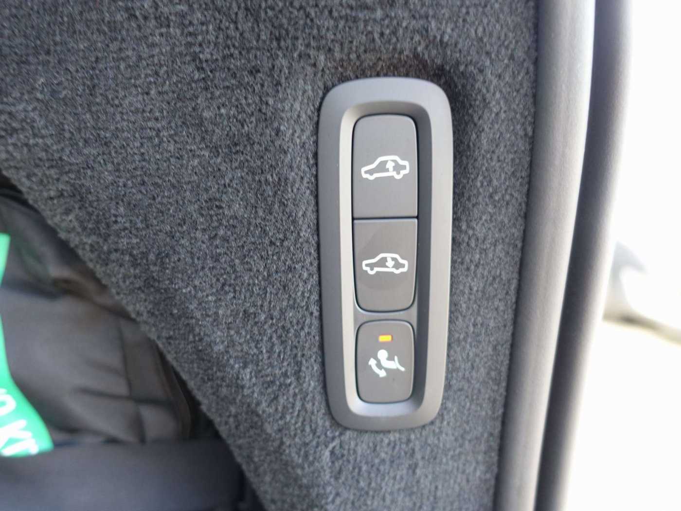Volvo  Plus T8 AWD Plug-in Hybrid/FourC/AHK/B&W