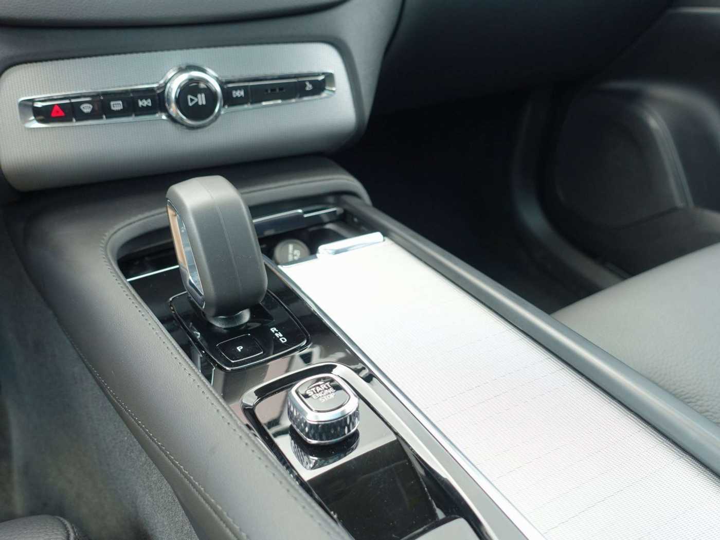 Volvo  Plus T8 AWD Plug-in/360°Cam/HeadUp/Panorama