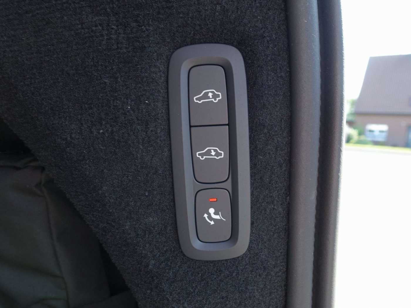 Volvo  T8 AWD Plug-in Hybrid/FourC/HeadUp/AHK/B&W