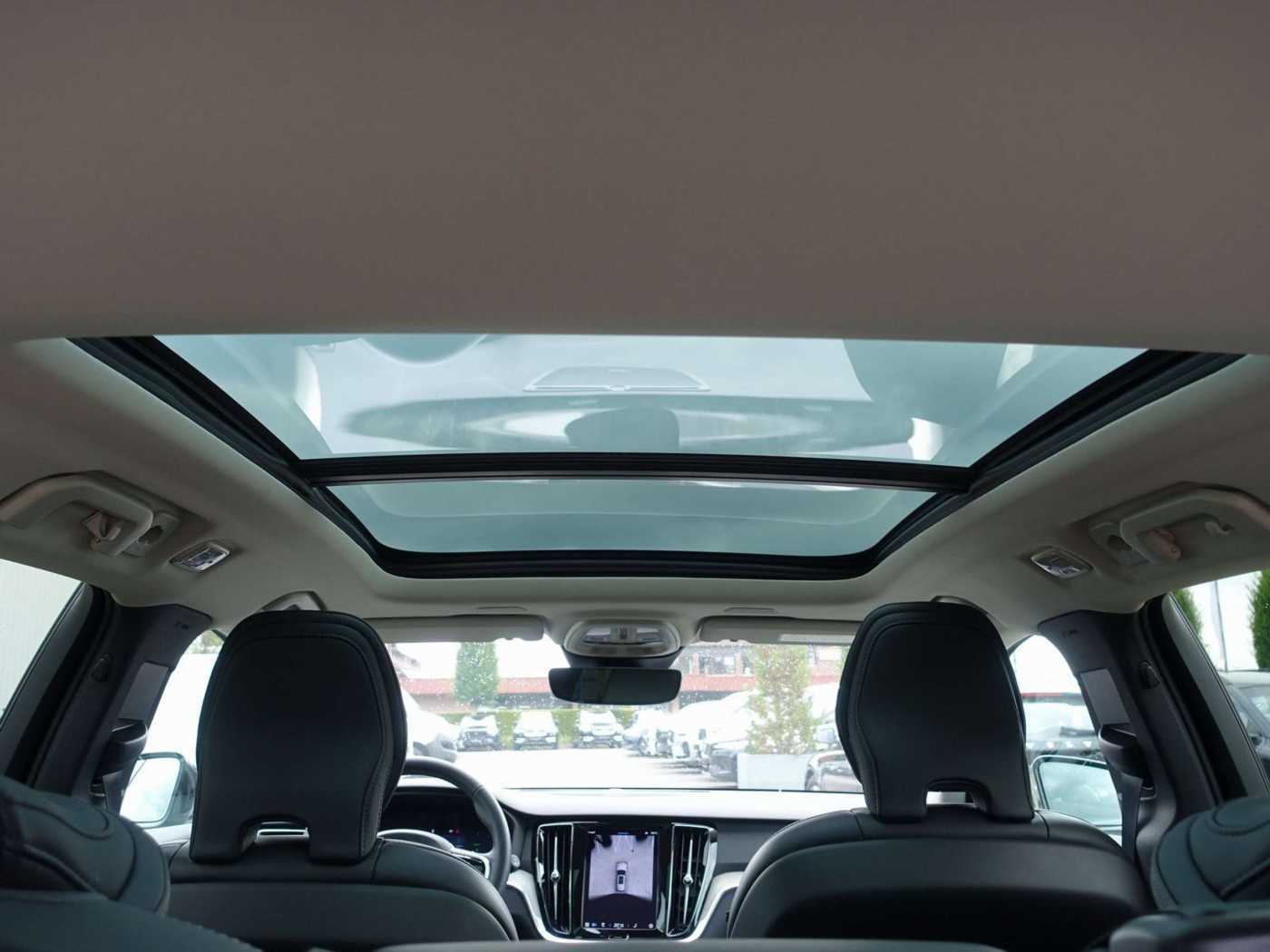 Volvo  Plus Dark T6 AWD Plug-in Hybrid PANO/AHK/360