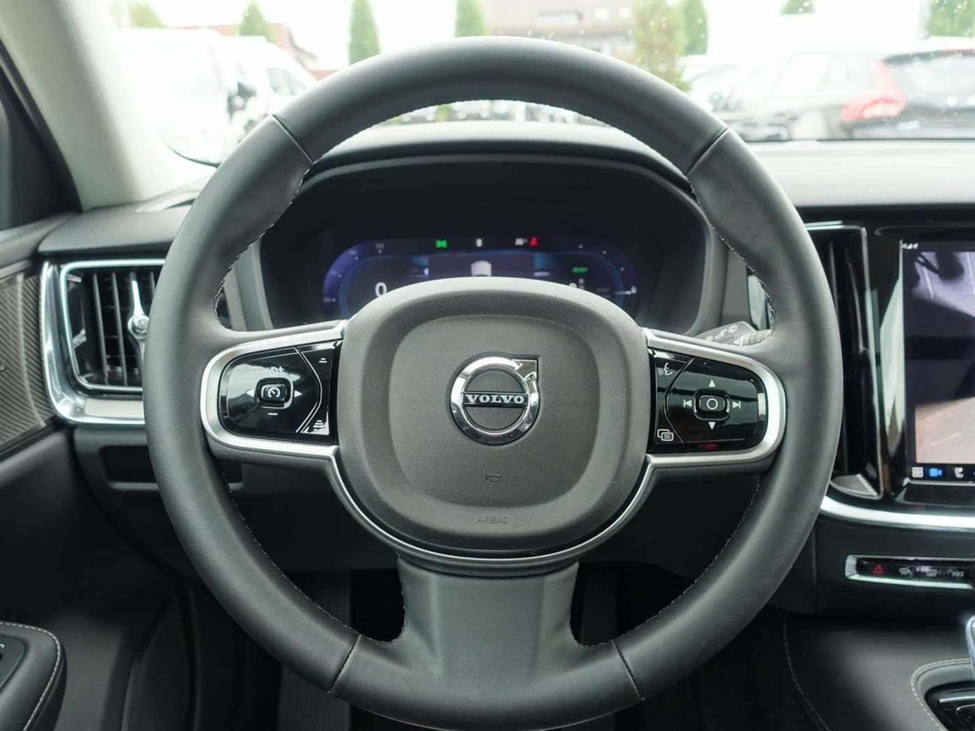 Volvo  Plus Dark T6 AWD Plug-in Hybrid PANO/AHK/360