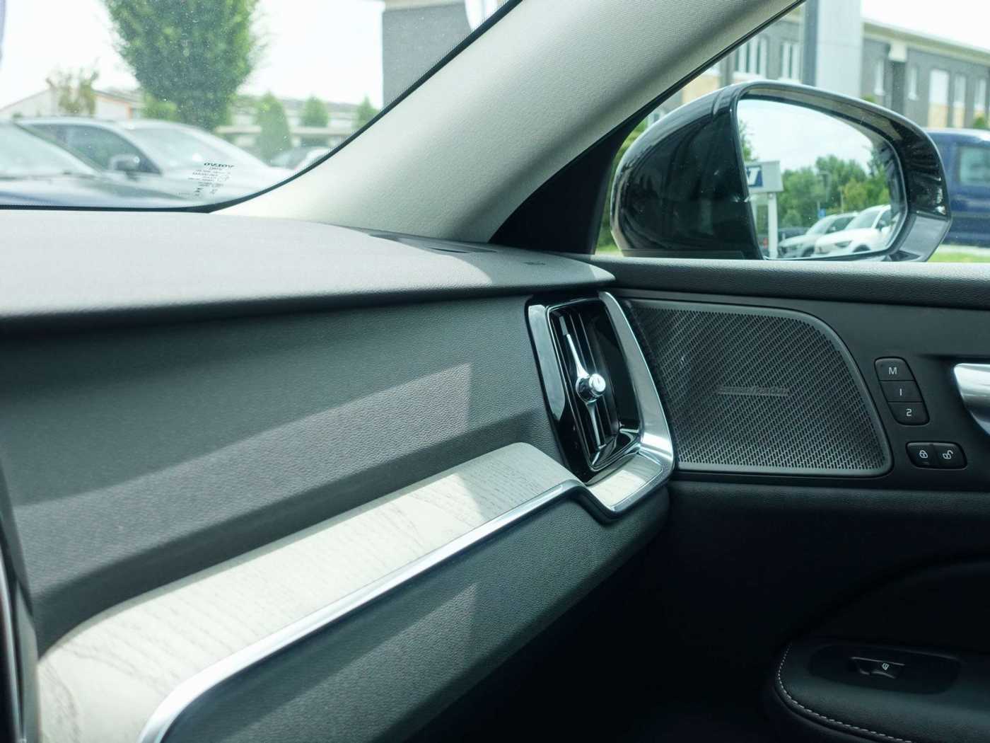 Volvo  Plus Dark T6 AWD Plug-in Hybrid PANO/AHK/360
