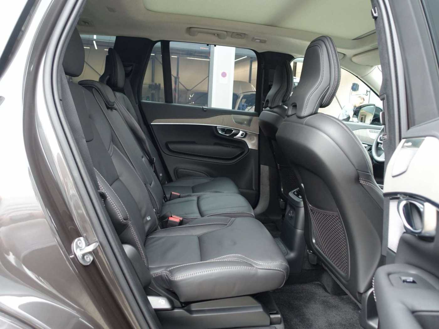Volvo  Ultra Dark T8 AWD Recharge B&W/PANO/MASSAGE