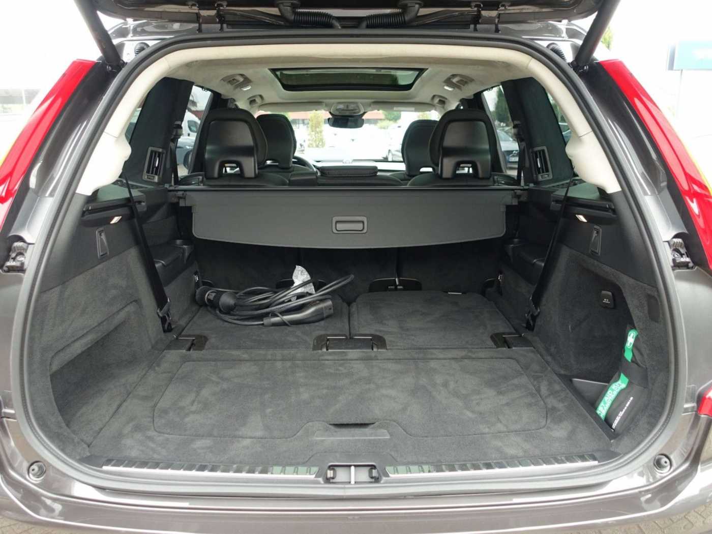 Volvo  Ultra Dark T8 AWD Recharge B&W/PANO/MASSAGE