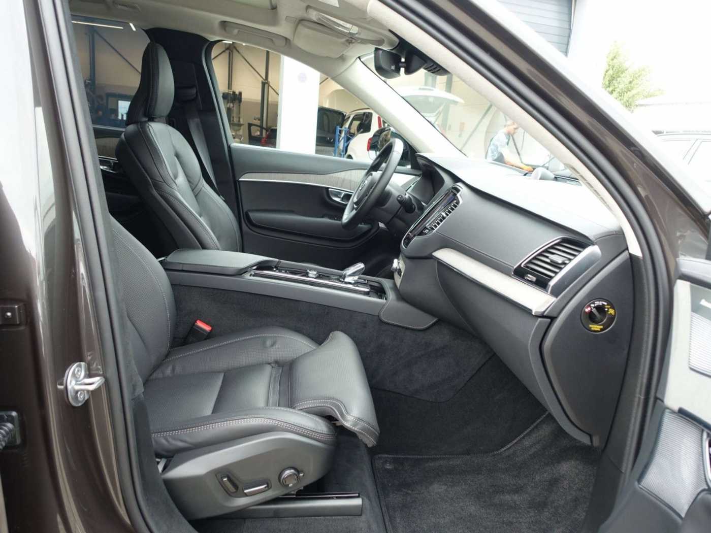 Volvo  Ultra Dark T8 AWD Recharge B&W/PANO/MASSAGE