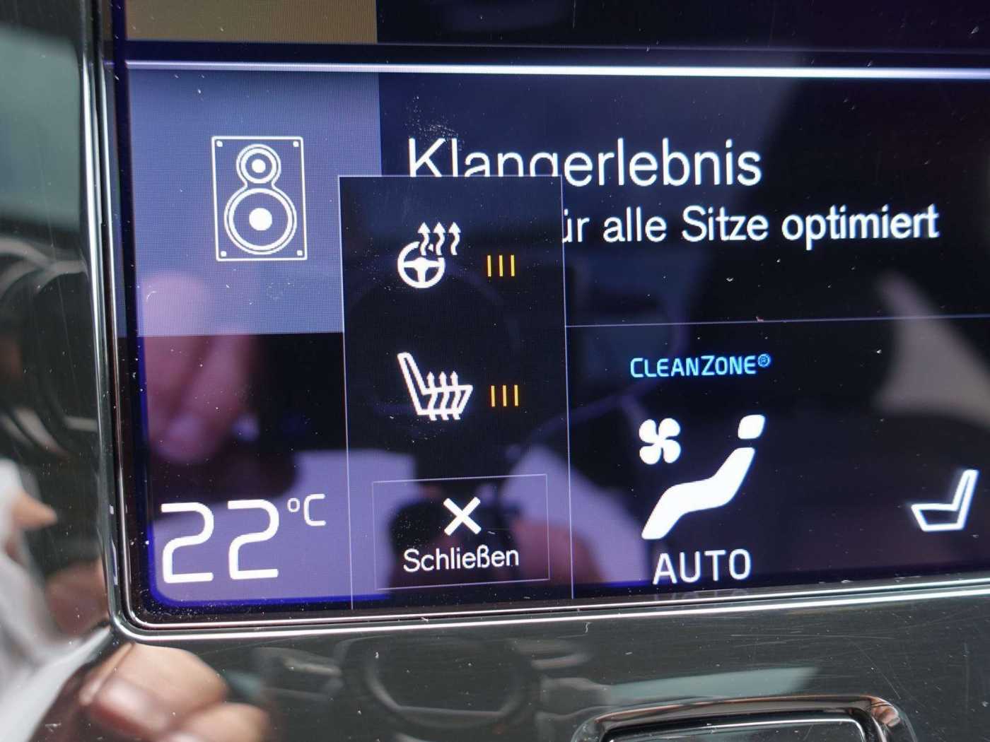 Volvo  B5 Benzin R-Design PANO/AHK/BLIS/360°KAM/ACC