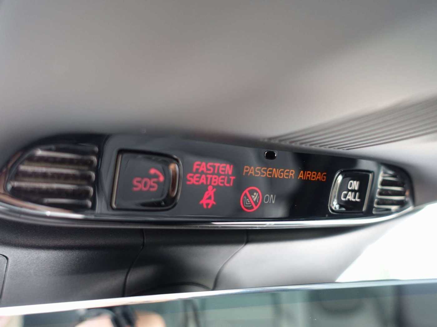 Volvo  B5 Benzin R-Design PANO/AHK/BLIS/360°KAM/ACC