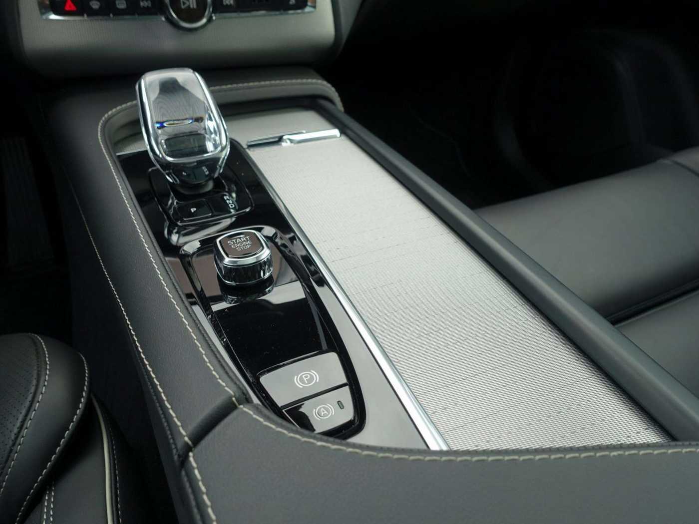 Volvo  Plus Bright T8 AWD Plug-in Hybrid PANO/B&W