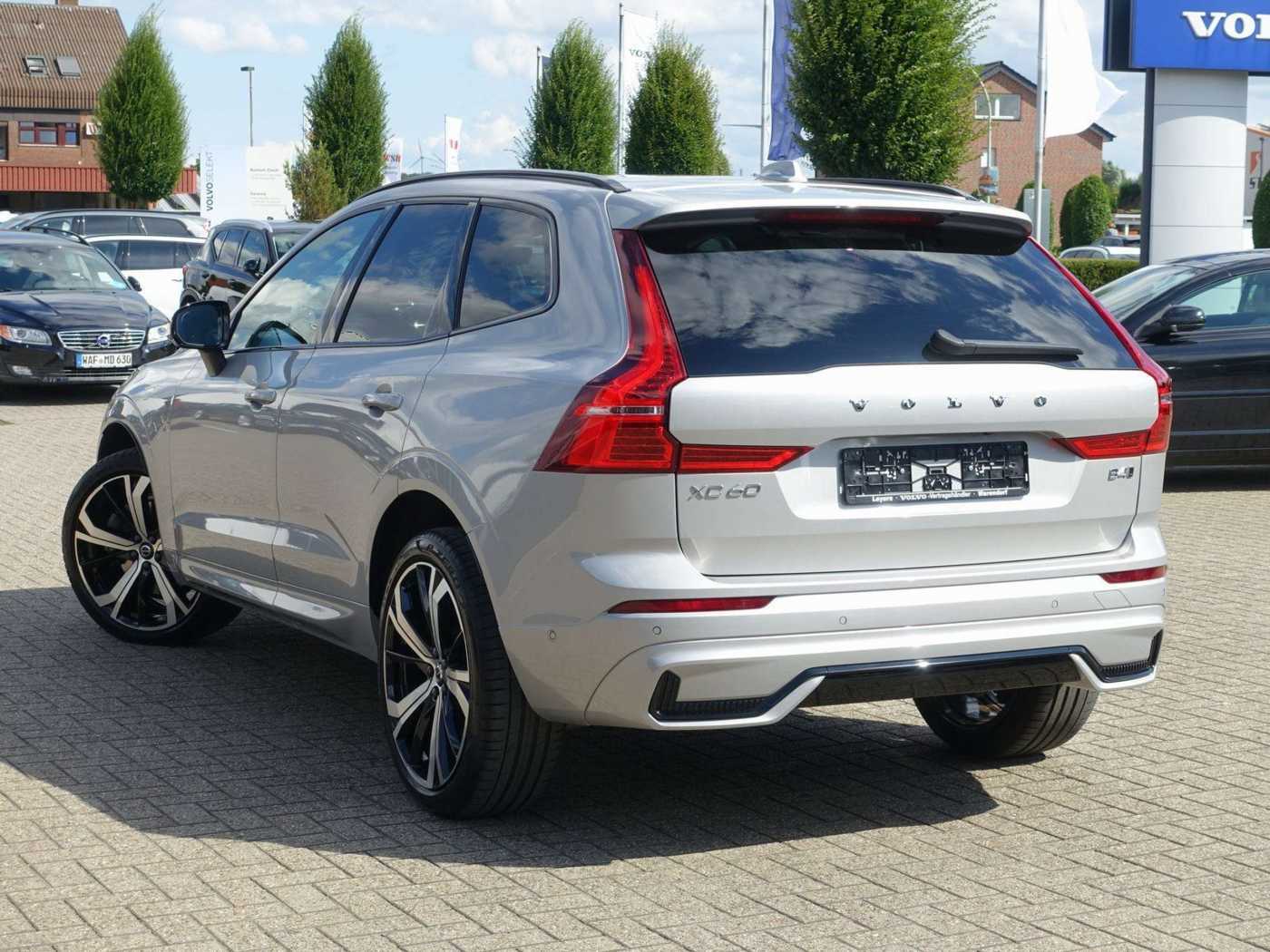 Volvo  B4 Plus Dark AWD 360°Cam/AHK/Harman/Kardon