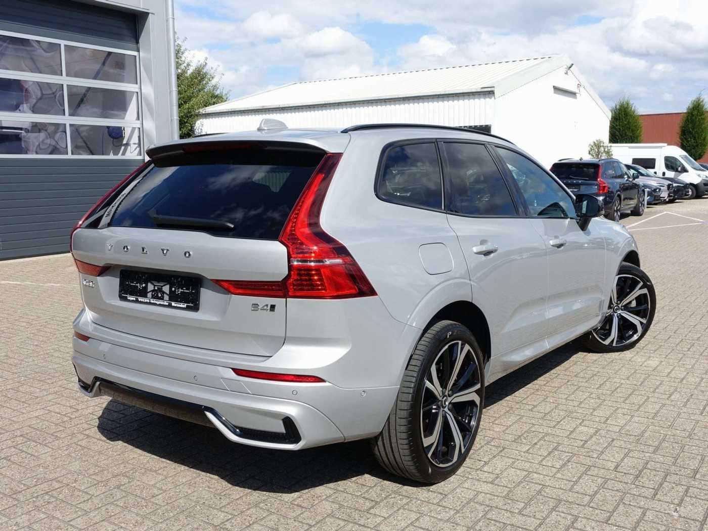 Volvo  B4 Plus Dark AWD 360°Cam/AHK/Harman/Kardon