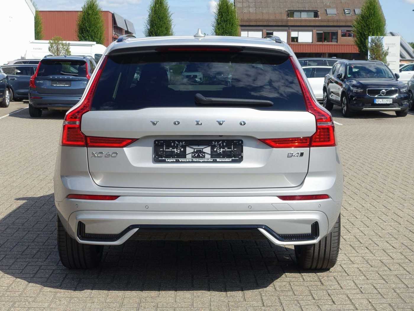 Volvo  B4 Plus Dark AWD 360°Cam/AHK/Harman/Kardon