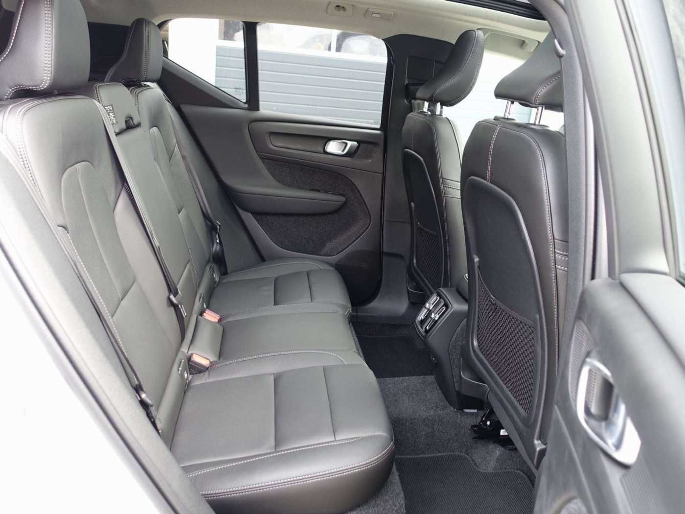 Volvo  Ultra Dark B4 Mild-Hybrid PANO/360°KAM/BLIS