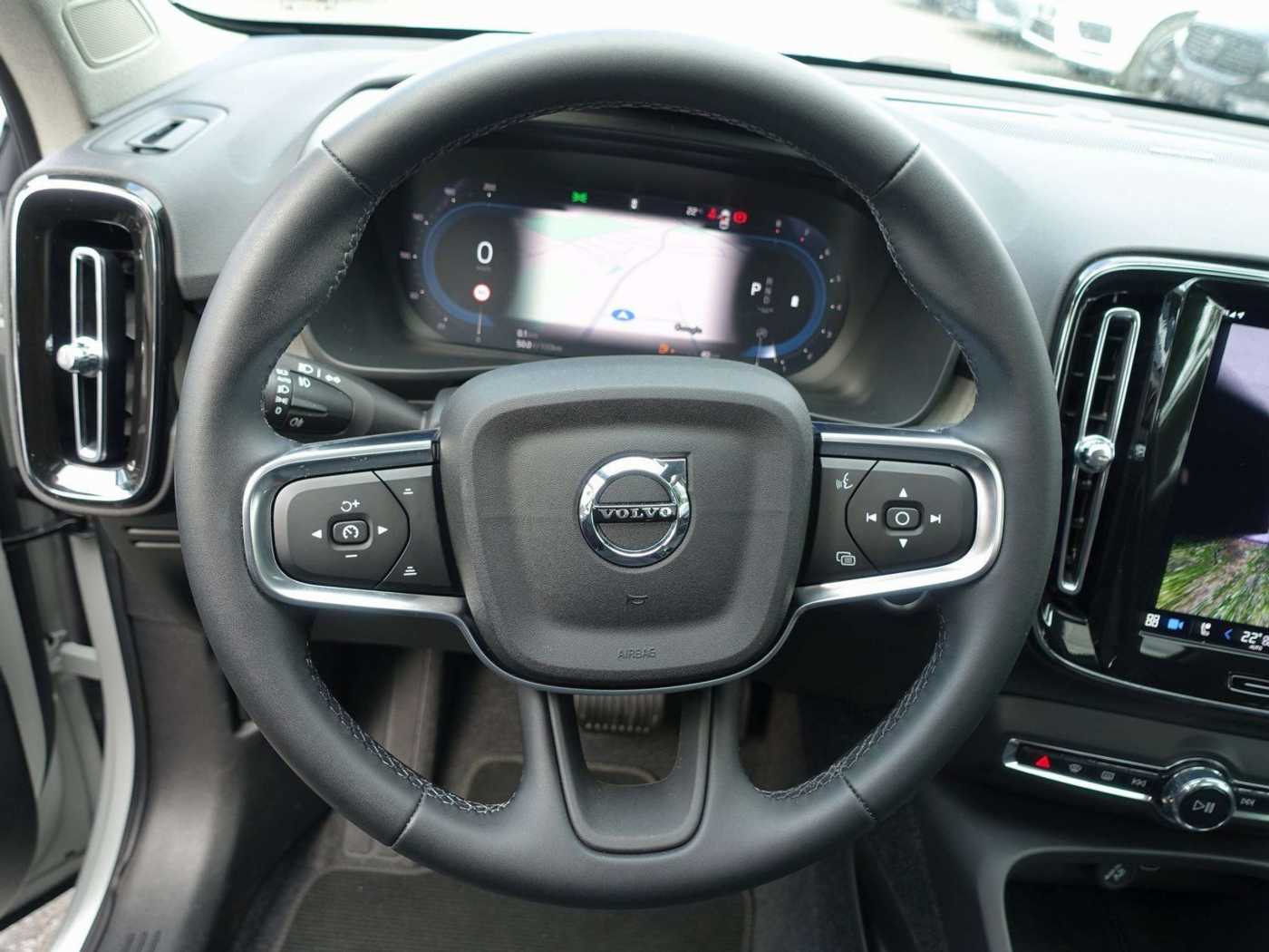 Volvo  Ultra Dark B4 Mild-Hybrid PANO/360°KAM/BLIS