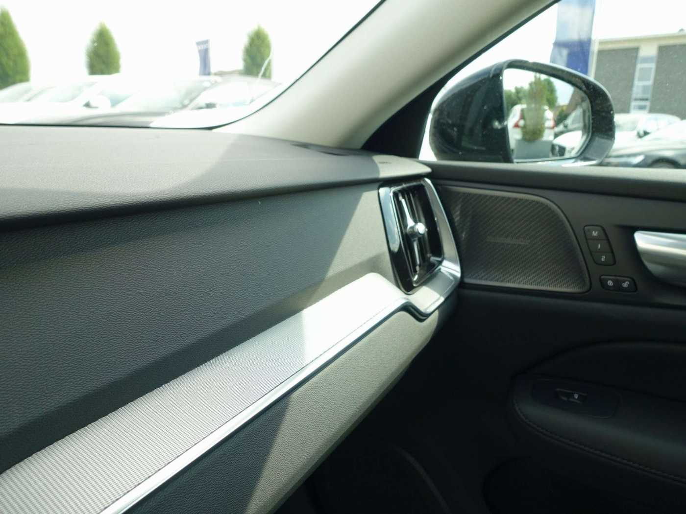 Volvo  Plus Dark T6 AWD Plug-in Hybrid KAMERA/BLIS