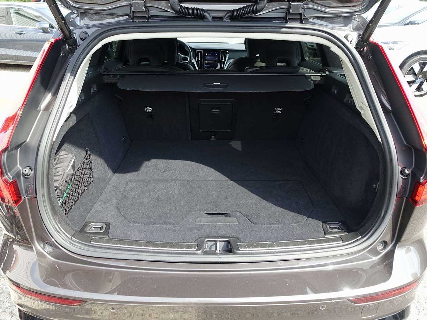 Volvo  Plus Dark T6 AWD Plug-in Hybrid KAMERA/BLIS