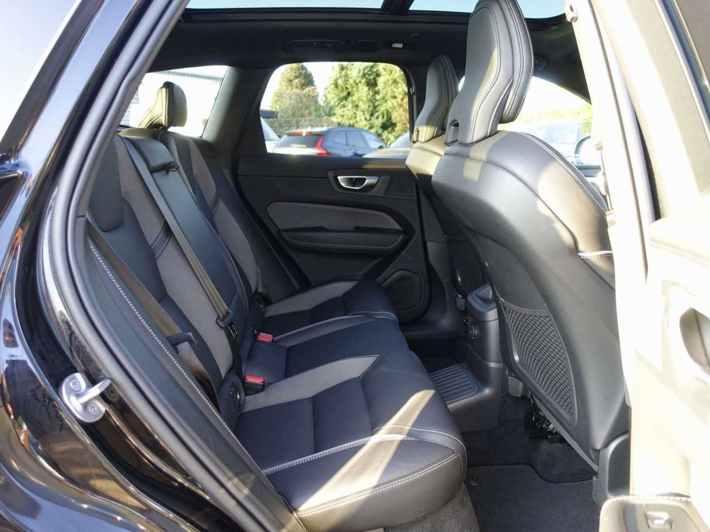 Volvo  Recharge Black Edition Plus T8 AWD/360°Cam