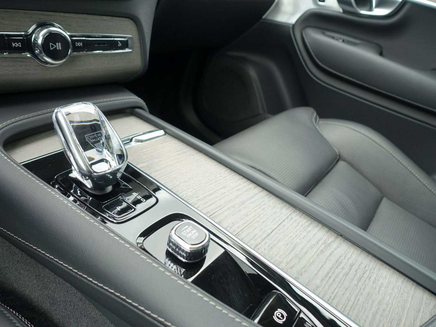 Volvo  T8 Recharge AWD Ultimate Bright FOUR-C/B&W