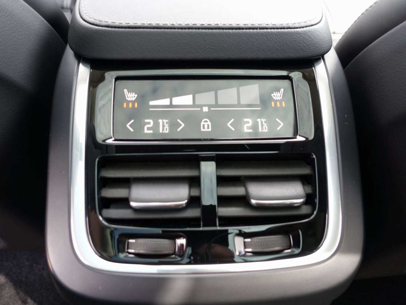 Volvo  Ultra Dark T8 AWD Plug-in Hybrid PANO/B&W